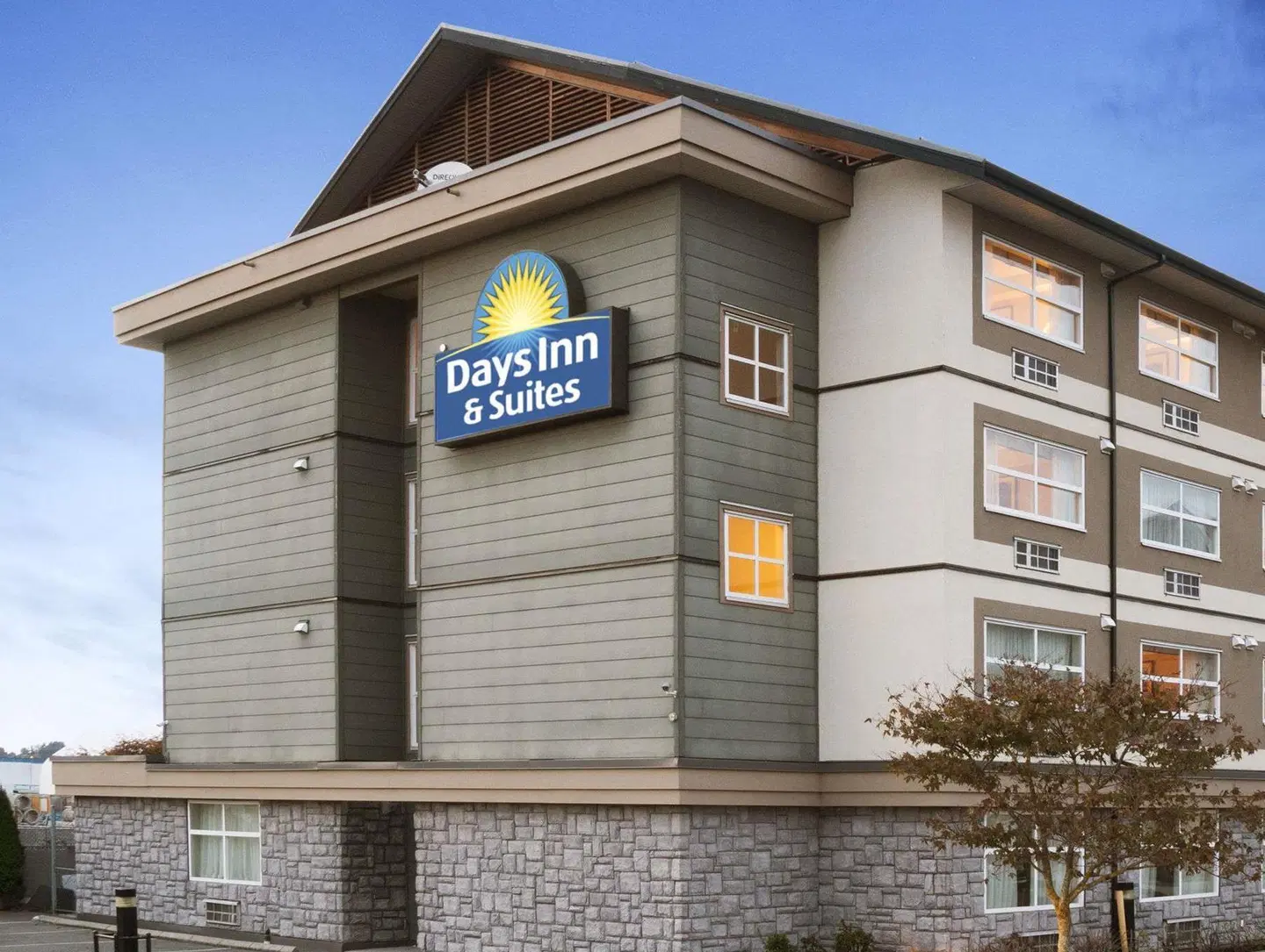 Days Inn & Suites by Wyndham Langley EXTERIOR