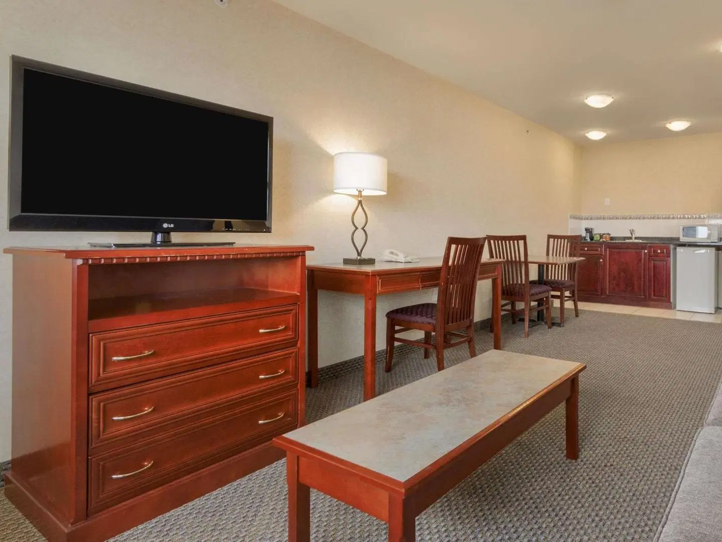Days Inn & Suites by Wyndham Langley ROOM_EXAMPLE
