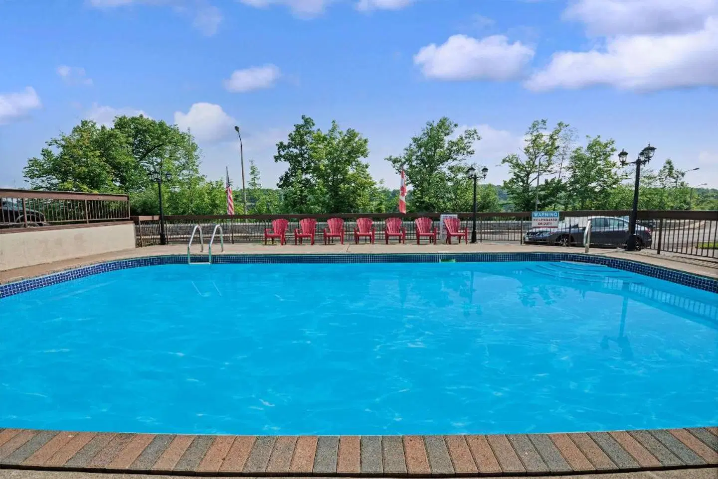 Super 8 by Wyndham, Niagara Falls North OUTDOOR_POOL