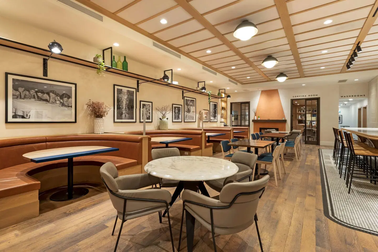 Best Western Plus Baker Street Inn Bar