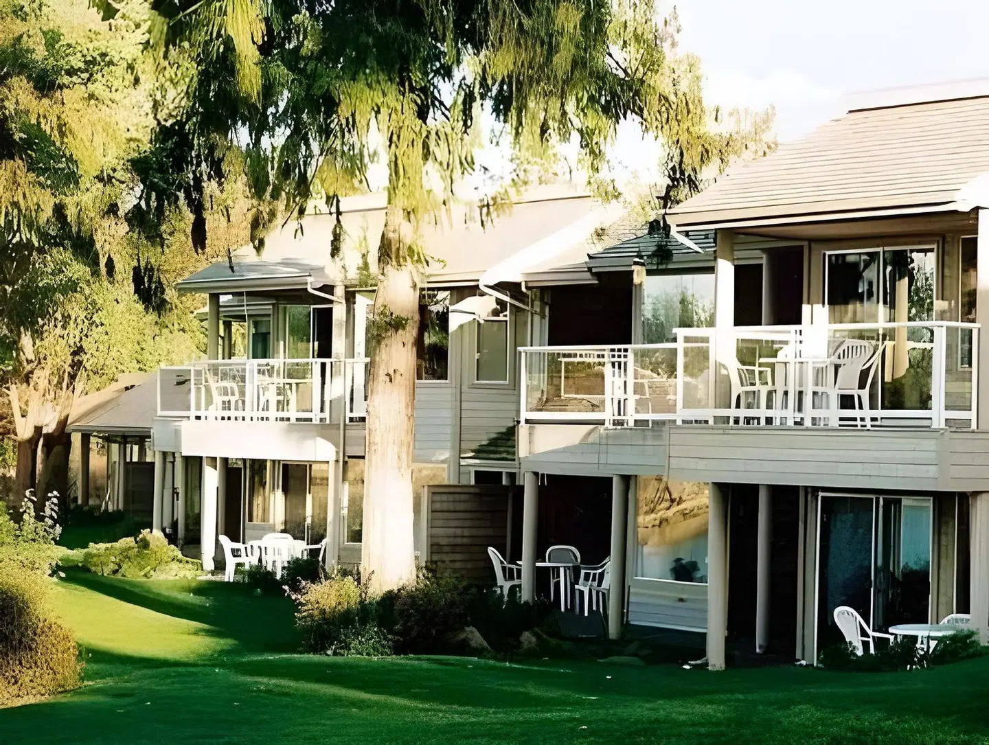 Pacific Shores Resort & Spa EXTERIOR