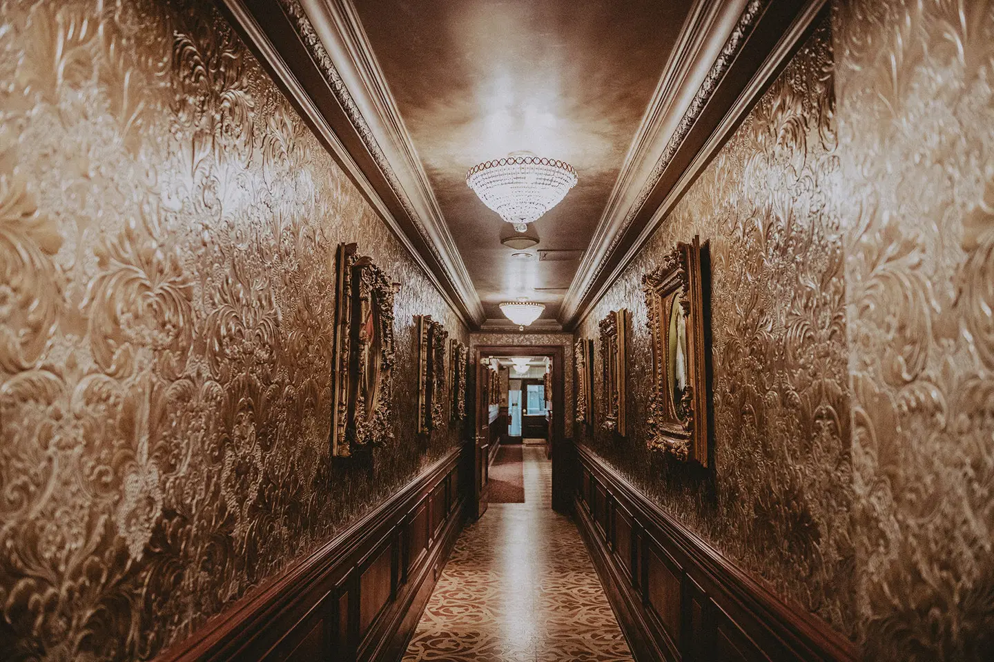 Prince of Wales LOUNGE_LOBBY