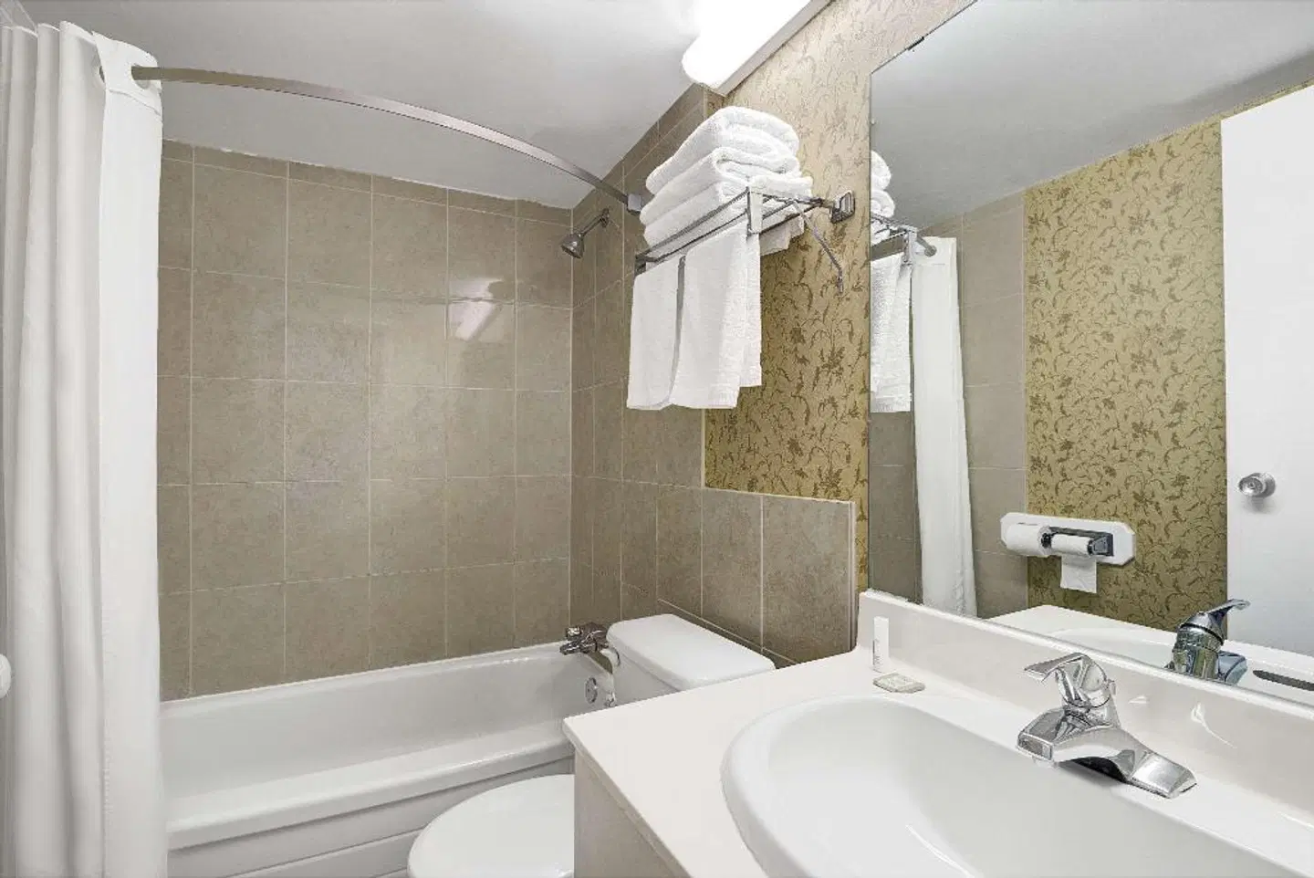 Super 8 by Wyndham, Niagara Falls North Badezimmer