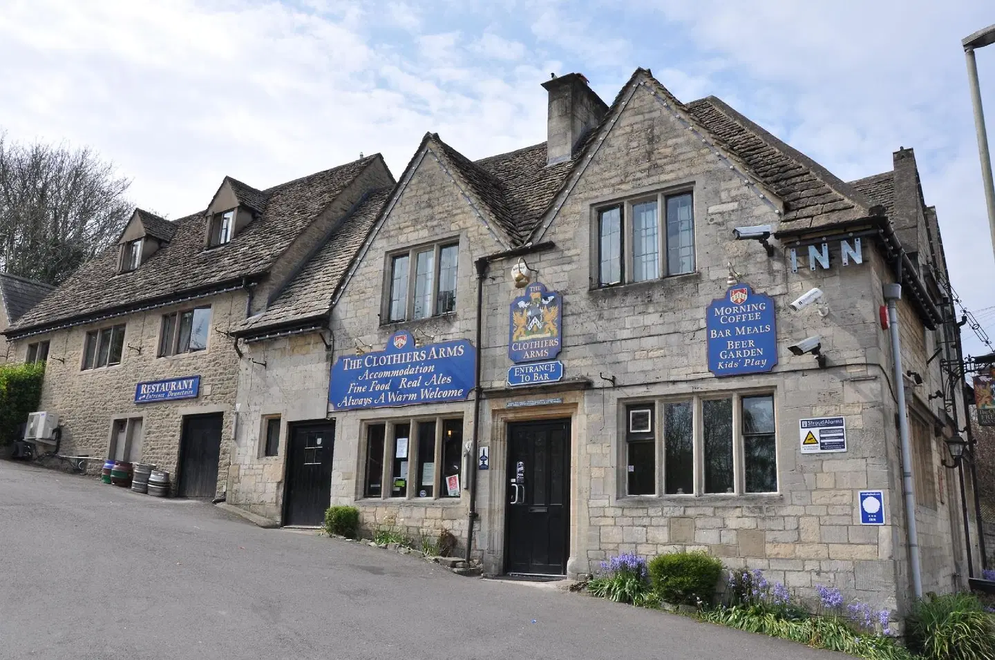The Clothiers Arms EXTERIOR