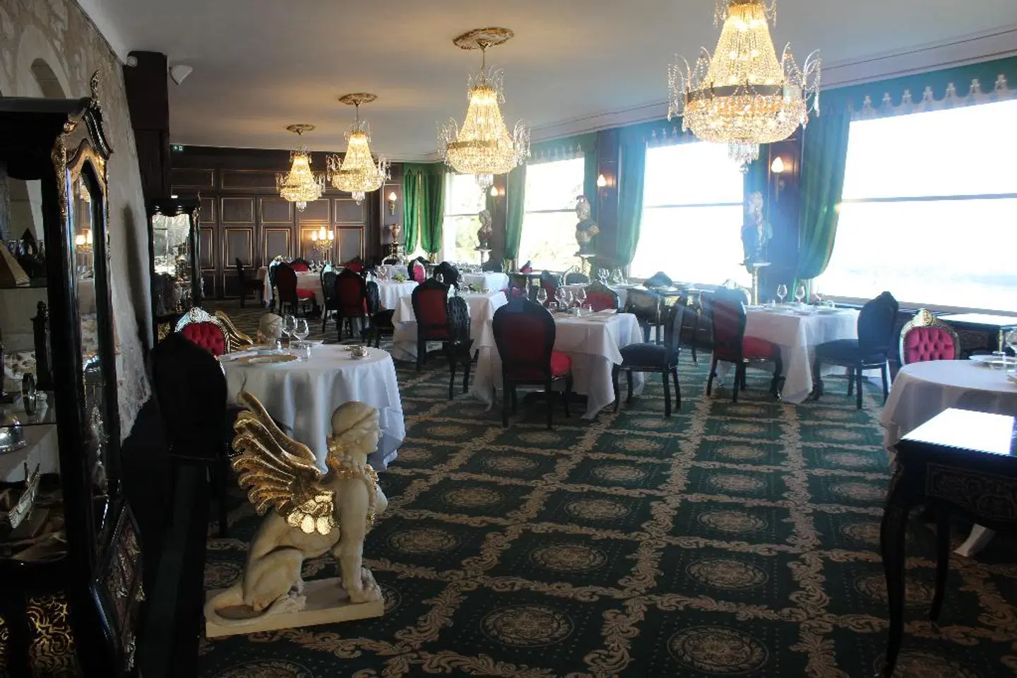 Chateau Le Prieure Restaurant