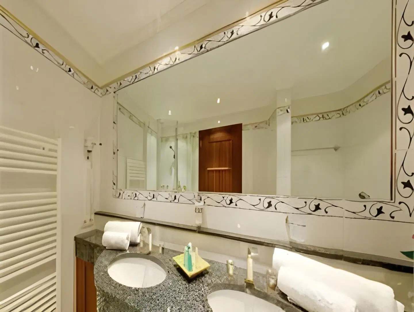 LUNARIS Wellnessresort Badezimmer