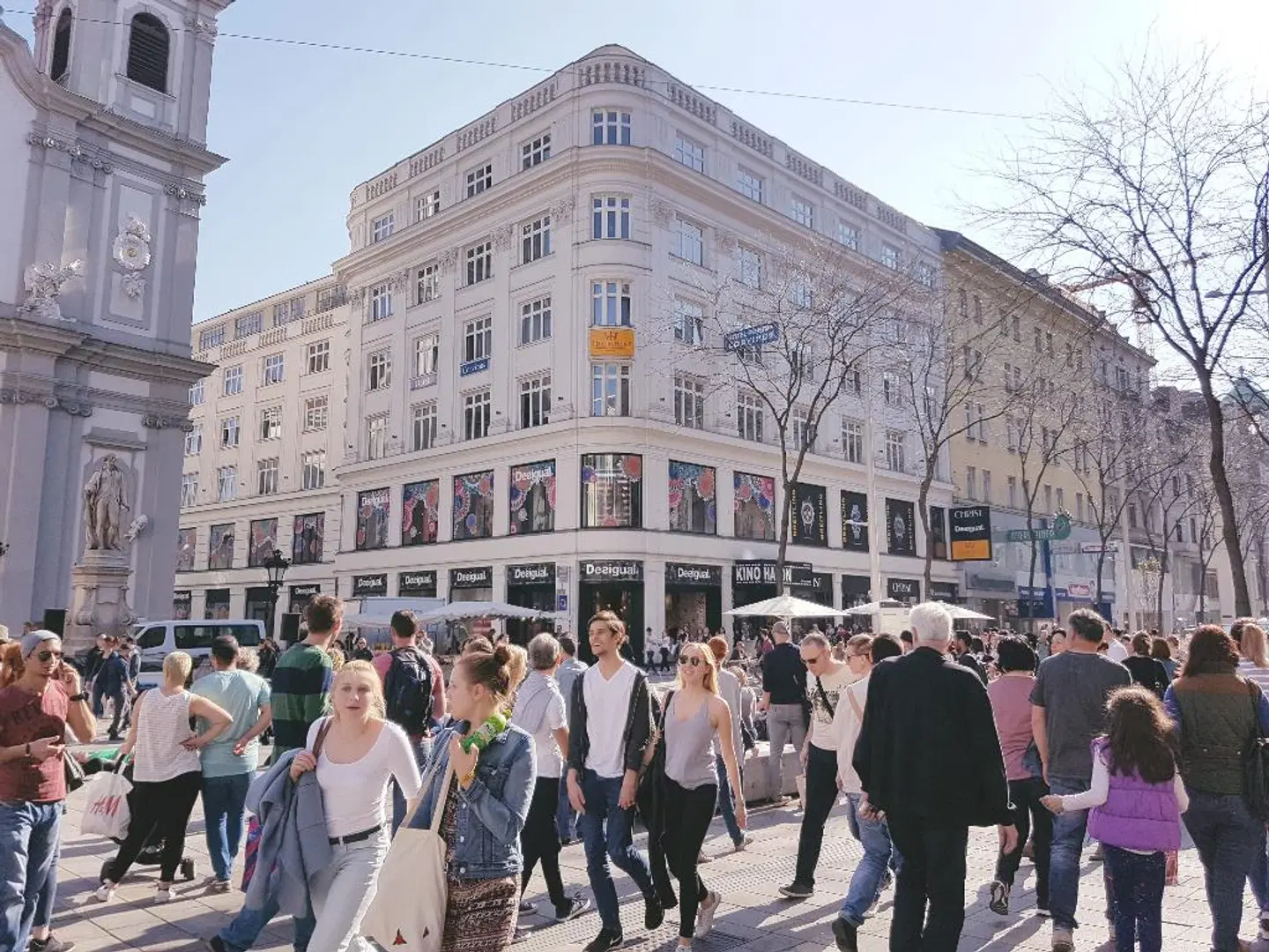 Hotel Pension Haydn PEOPLE