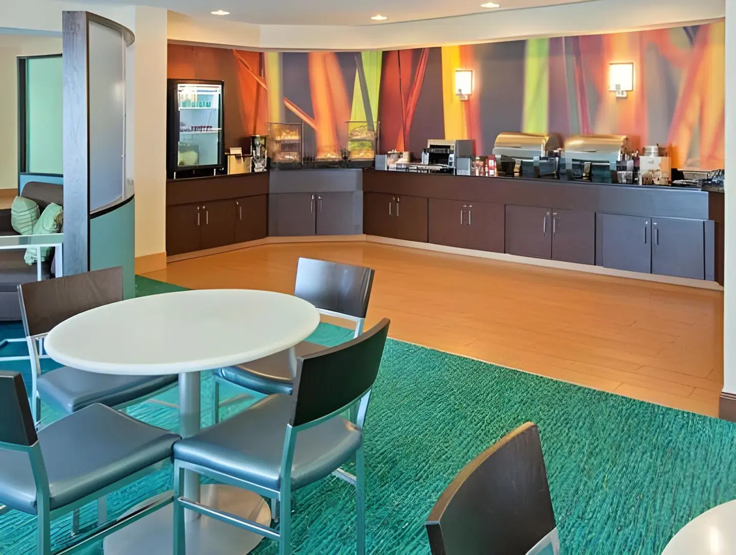 SpringHill Suites Louisville Hurstbourne/North Bar
