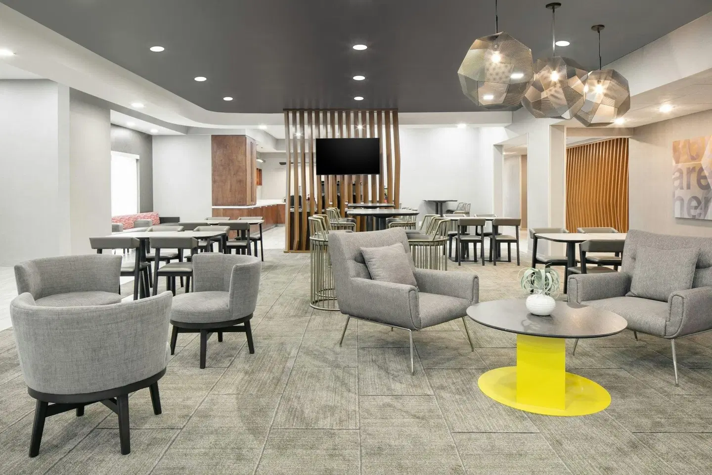 SpringHill Suites by Marriott Tulsa Bar