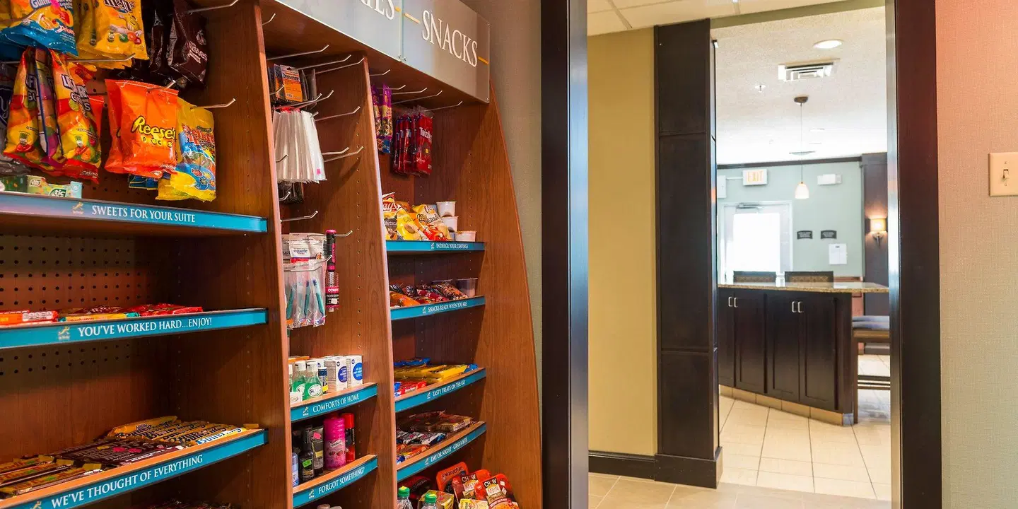Staybridge Suites Fargo by IHG Bar