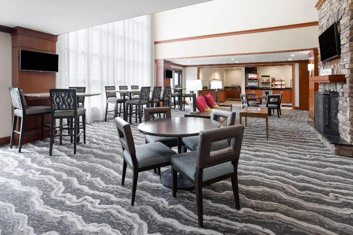 Staybridge Suites Harrisburg Hershey by IHG Bar