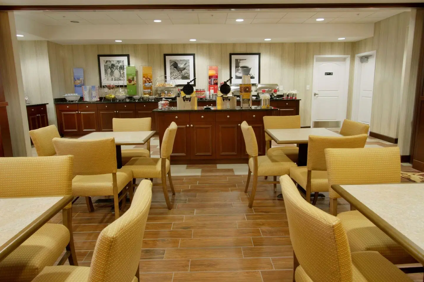 Hampton Inn Bangor Bar