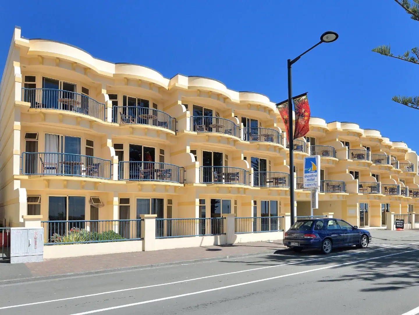 Shoreline Motel EXTERIOR