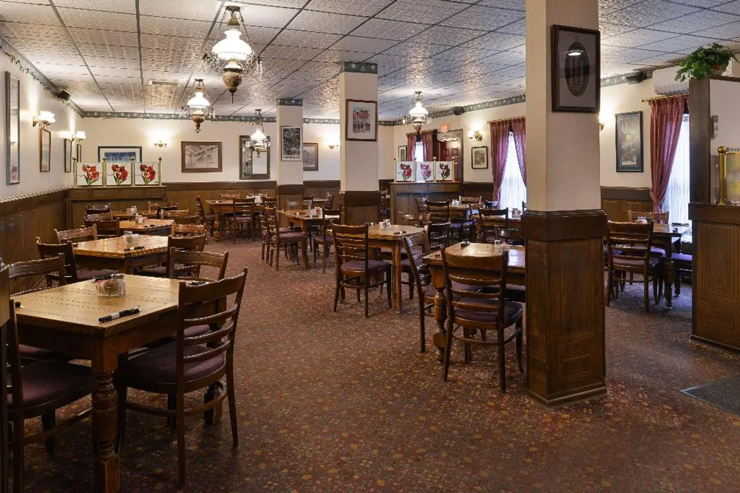 The Downtown, a Coast Hotel Bar