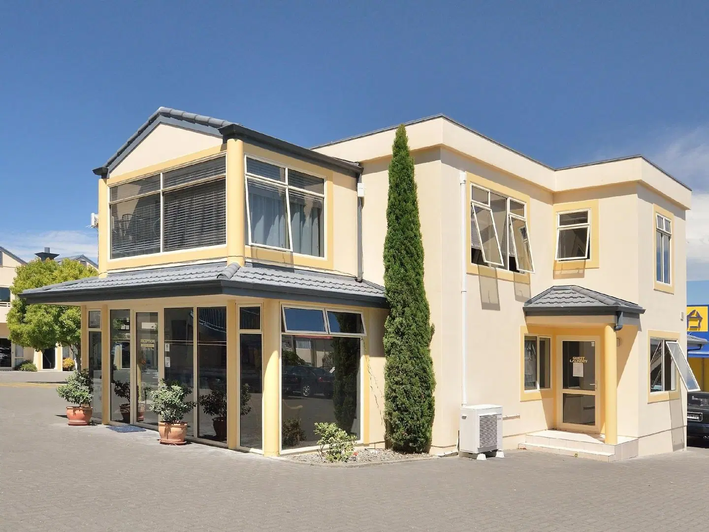 Shoreline Motel EXTERIOR