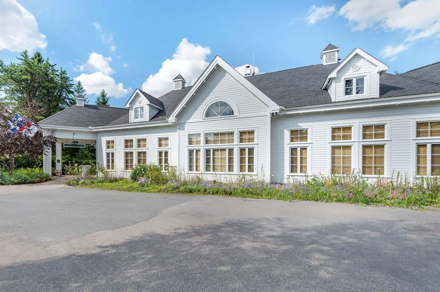 Hilton Grand Vacations Club Tremblant Canada EXTERIOR
