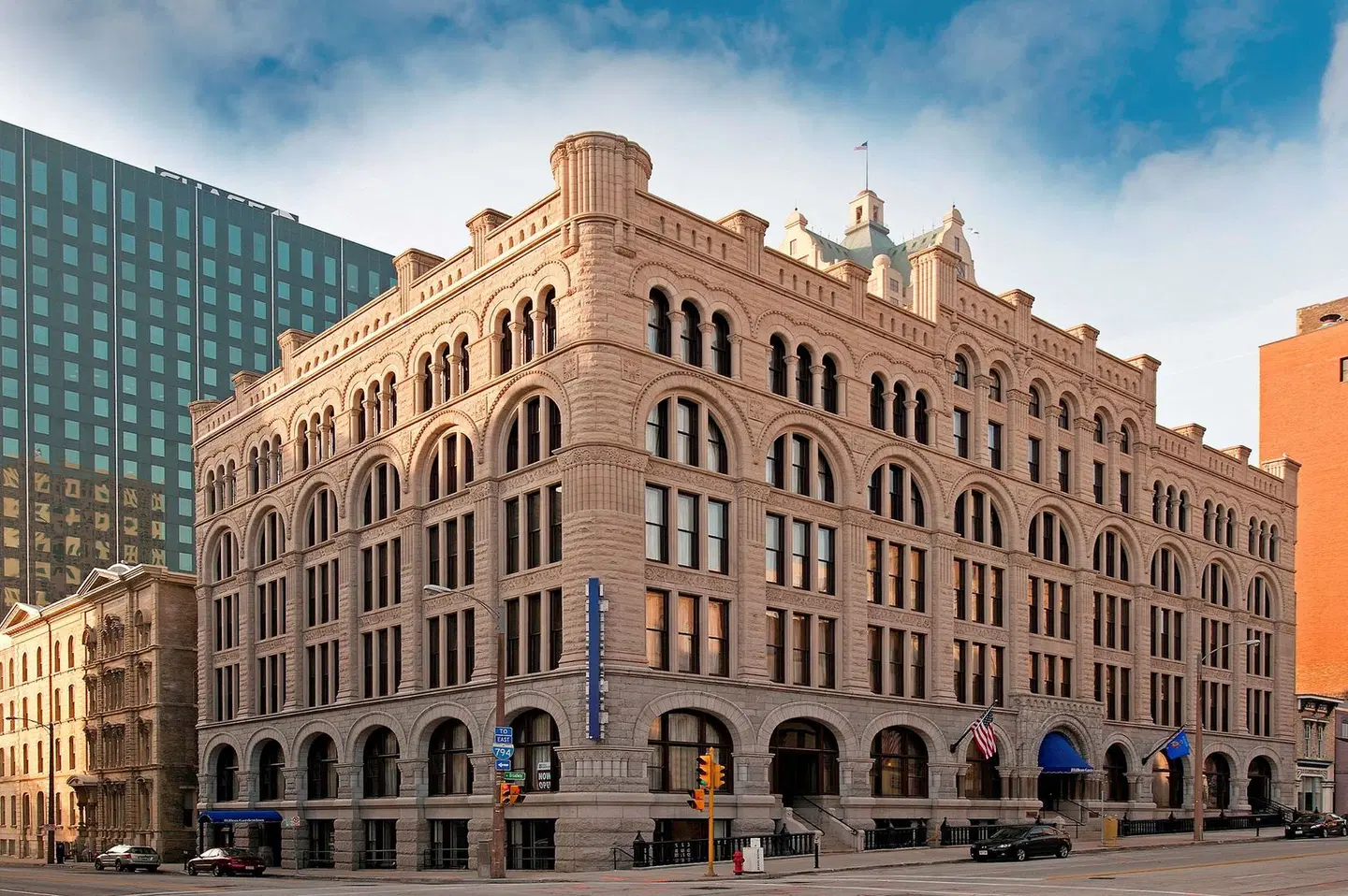 Hilton Garden Inn Milwaukee Downtown EXTERIOR