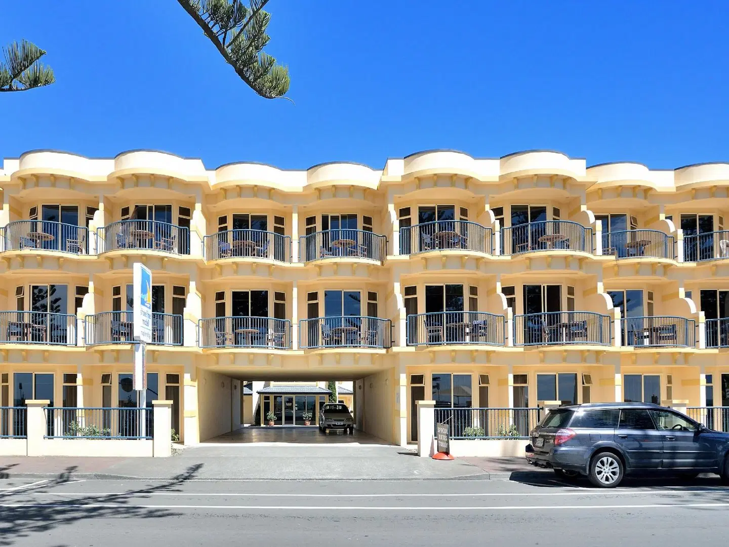 Shoreline Motel EXTERIOR