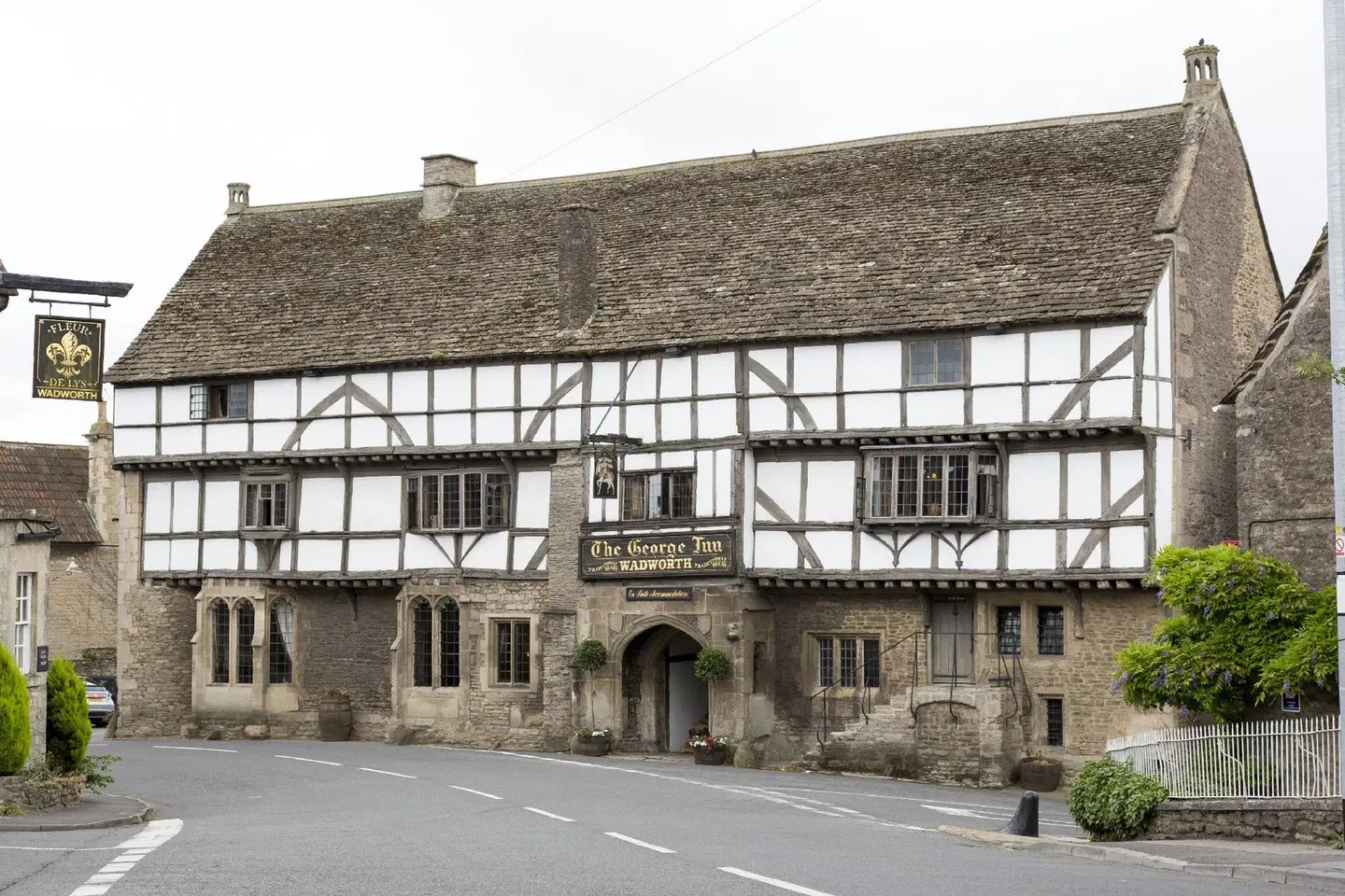 The George Inn EXTERIOR