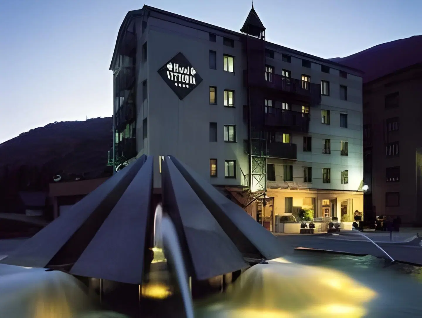 Vittoria EXTERIOR