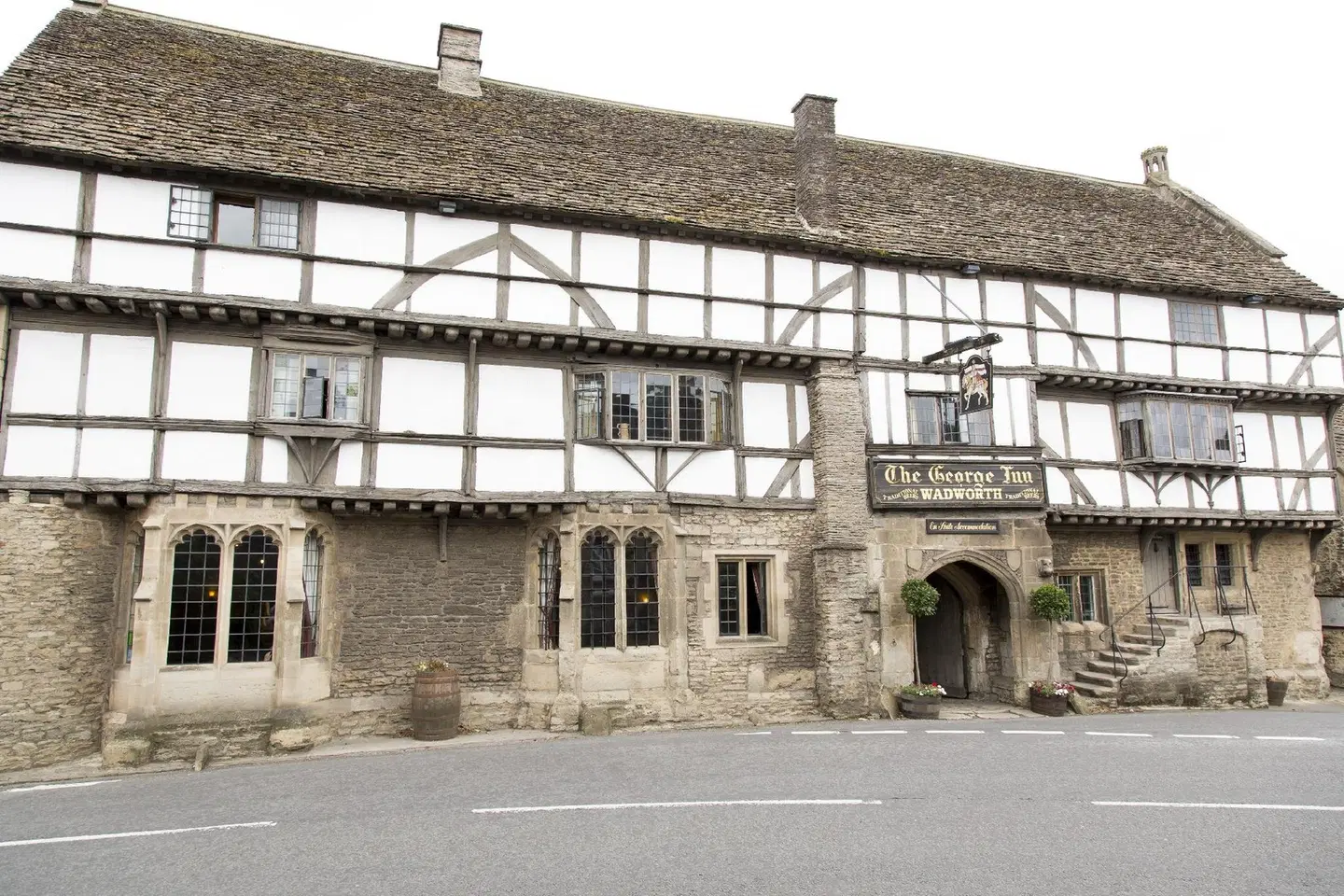 The George Inn EXTERIOR