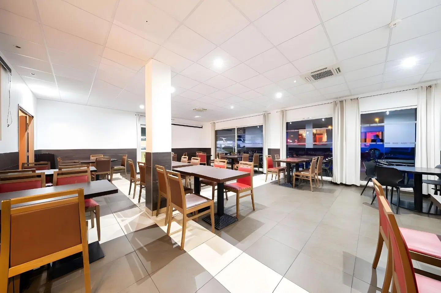 Kyriad Dijon Sud - Longvic LOUNGE_LOBBY