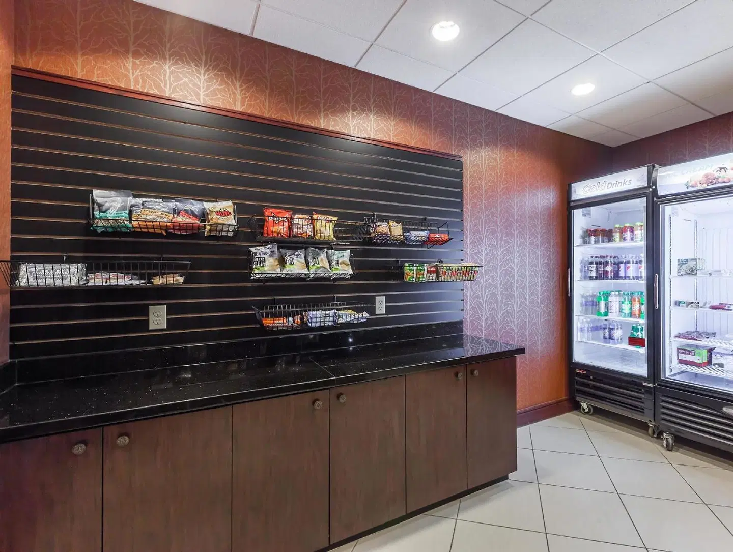 La Quinta Inn & Suites by Wyndham Tulsa Midtown Bar