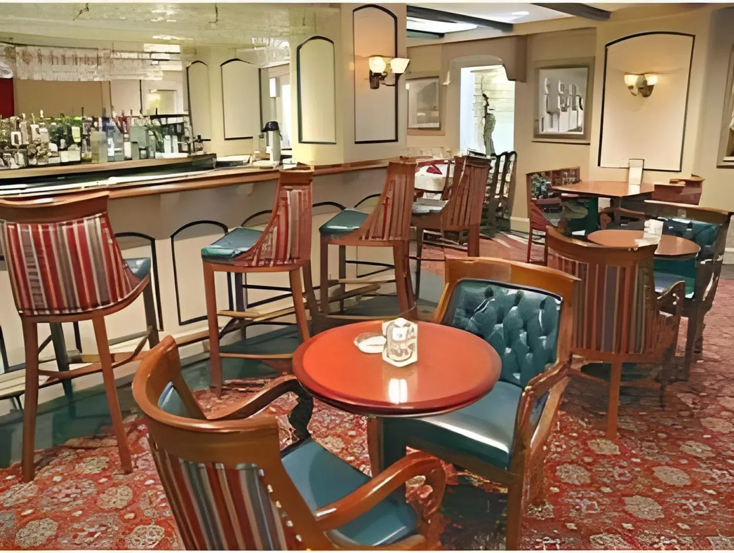 The Raphael Hotel, Autograph Collection Bar