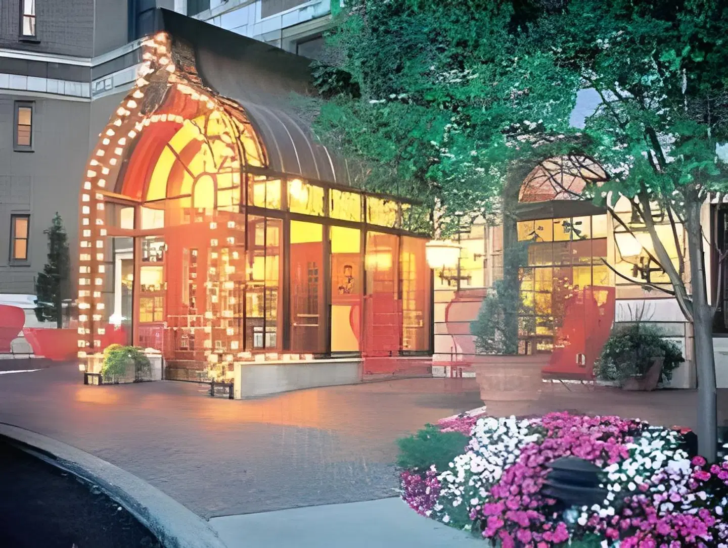 The Raphael Hotel, Autograph Collection EXTERIOR