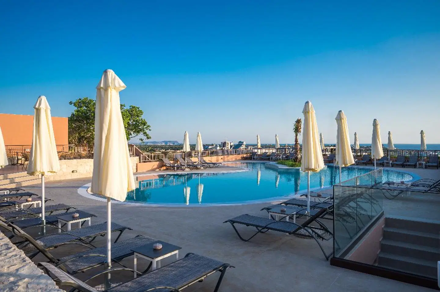 Hotel Pyriá OUTDOOR_POOL