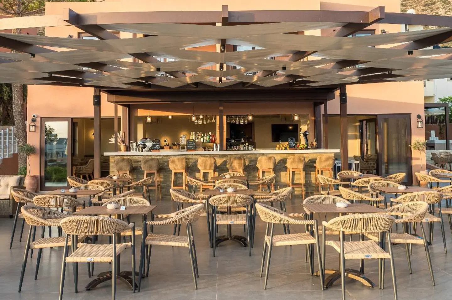 Hotel Pyriá Bar