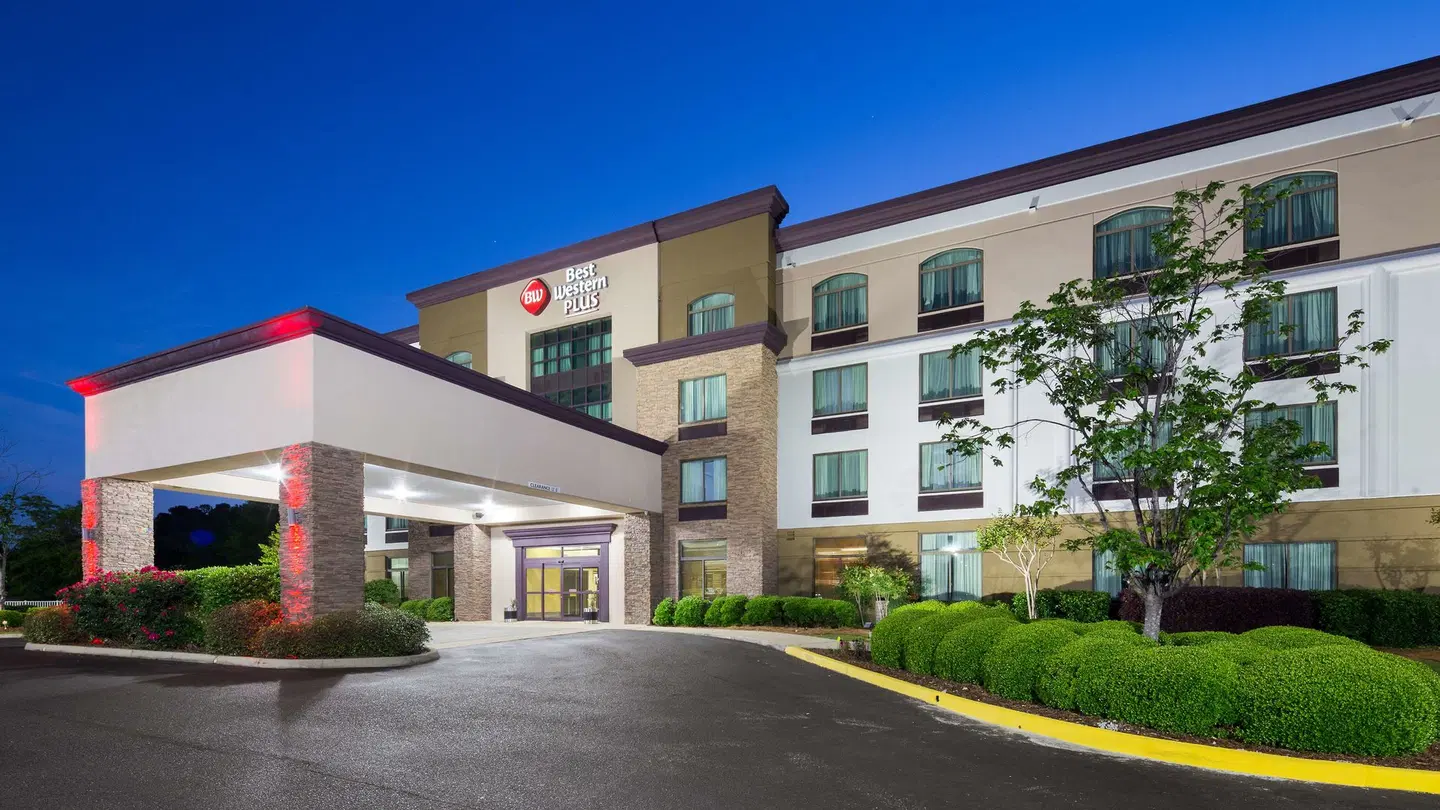 Best Western Plus Birmingham Inn & Suites EXTERIOR
