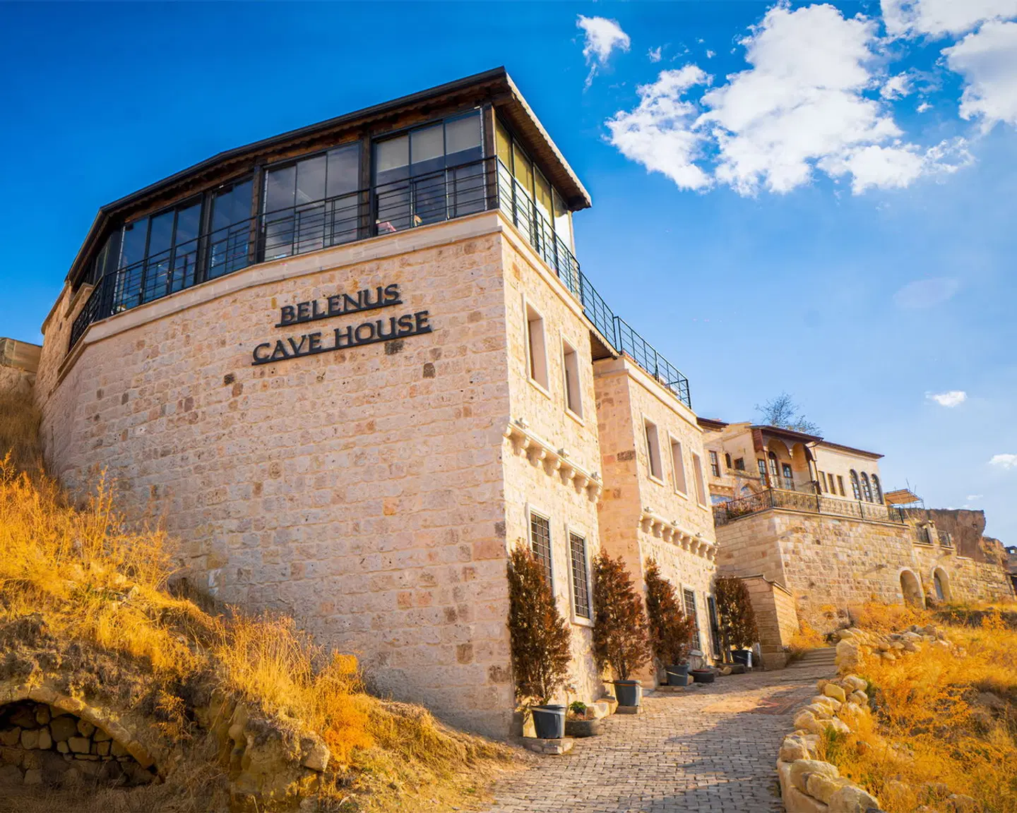 Belenus Cave House EXTERIOR