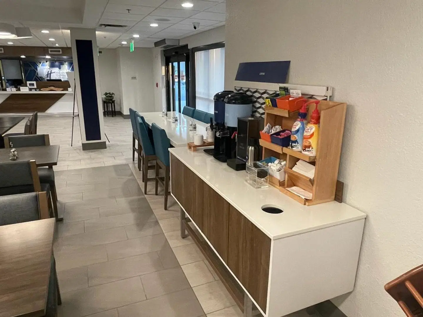 Holiday Inn Express & Suites Ft Lauderdale N - Exec Airport by IHG Bar
