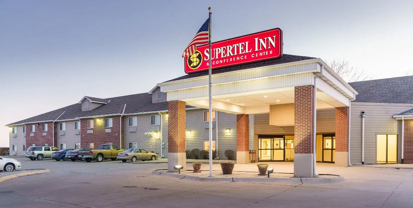 Supertel Inn & Conference Center EXTERIOR