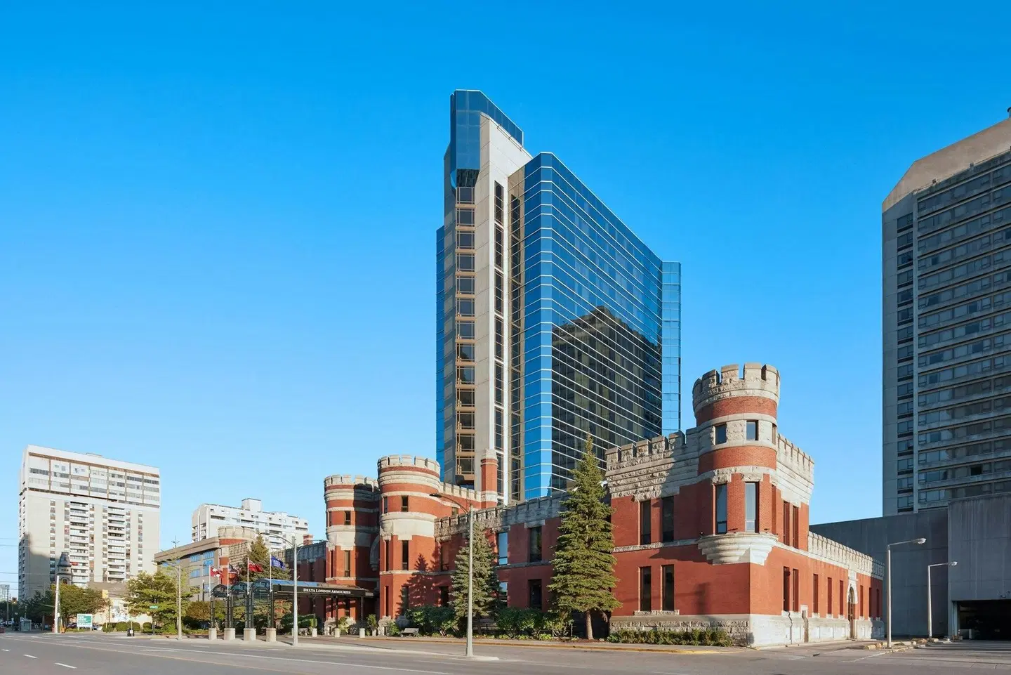 Delta Hotels by Marriott London Armouries EXTERIOR