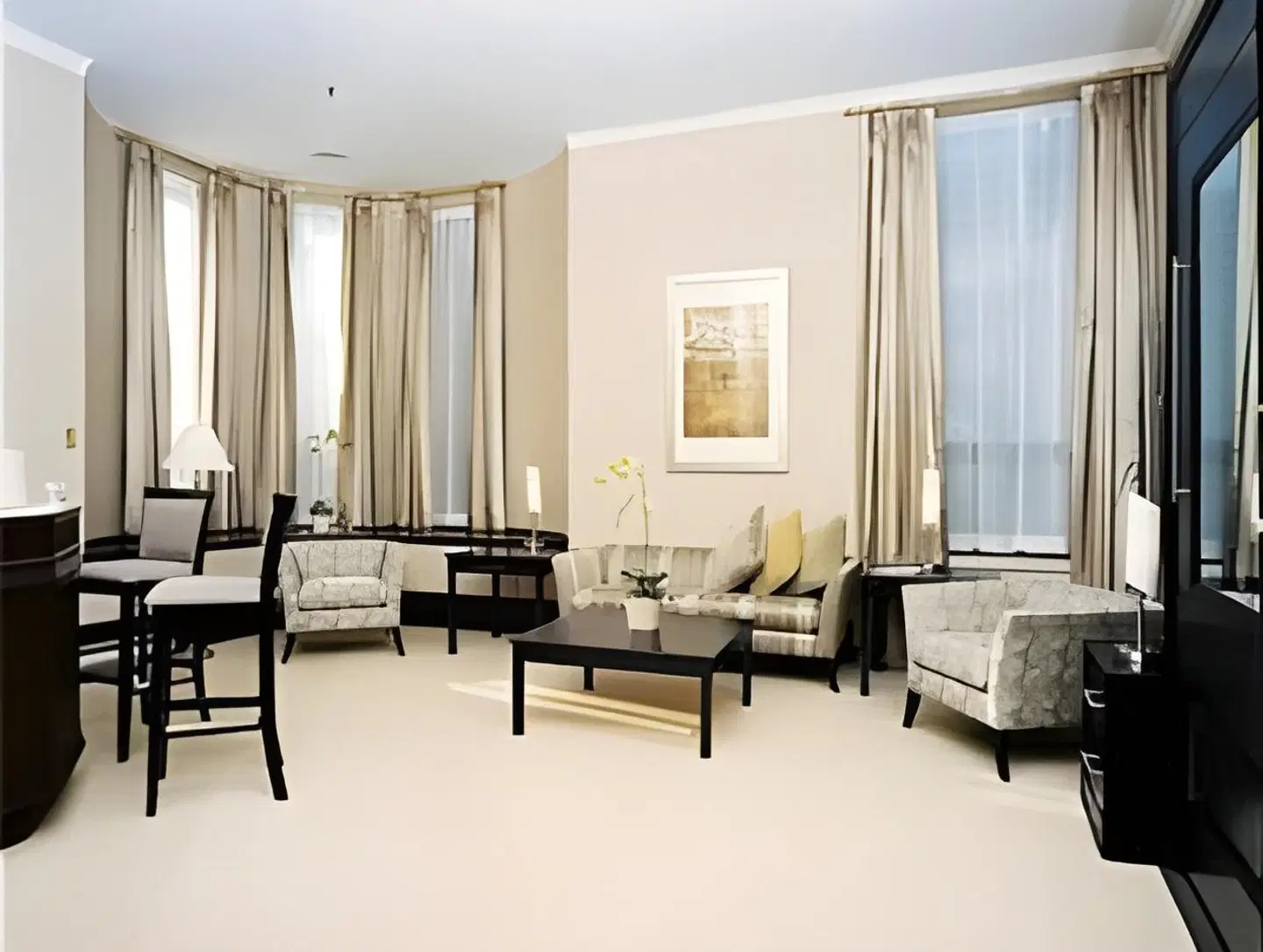 Delta Hotels by Marriott London Armouries ROOM_EXAMPLE