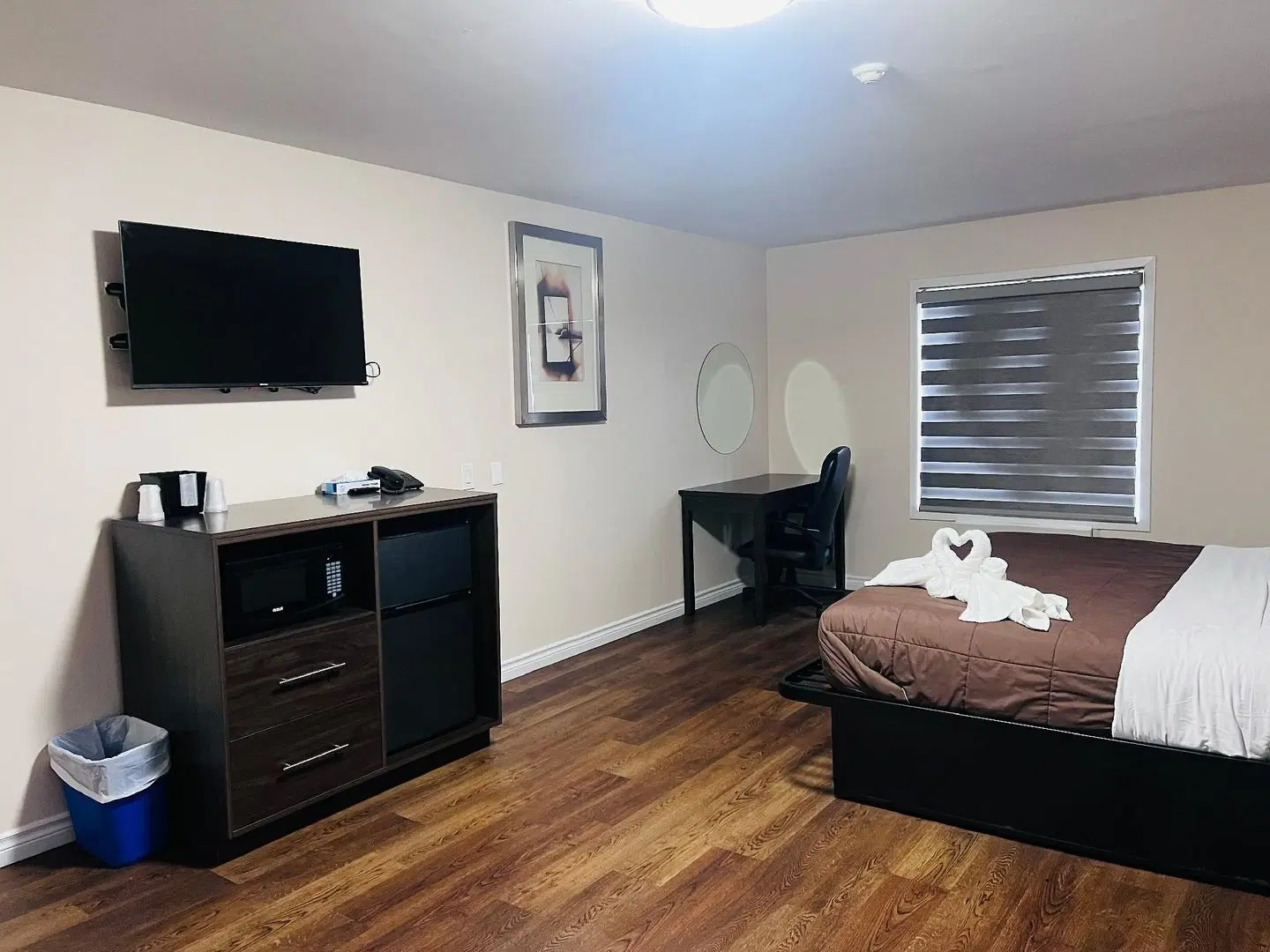 Falls Lodge & Suites ROOM_EXAMPLE