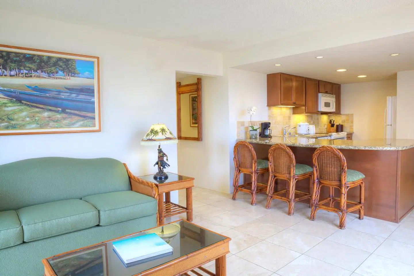 Luana Waikiki Hotel & Suites Bar