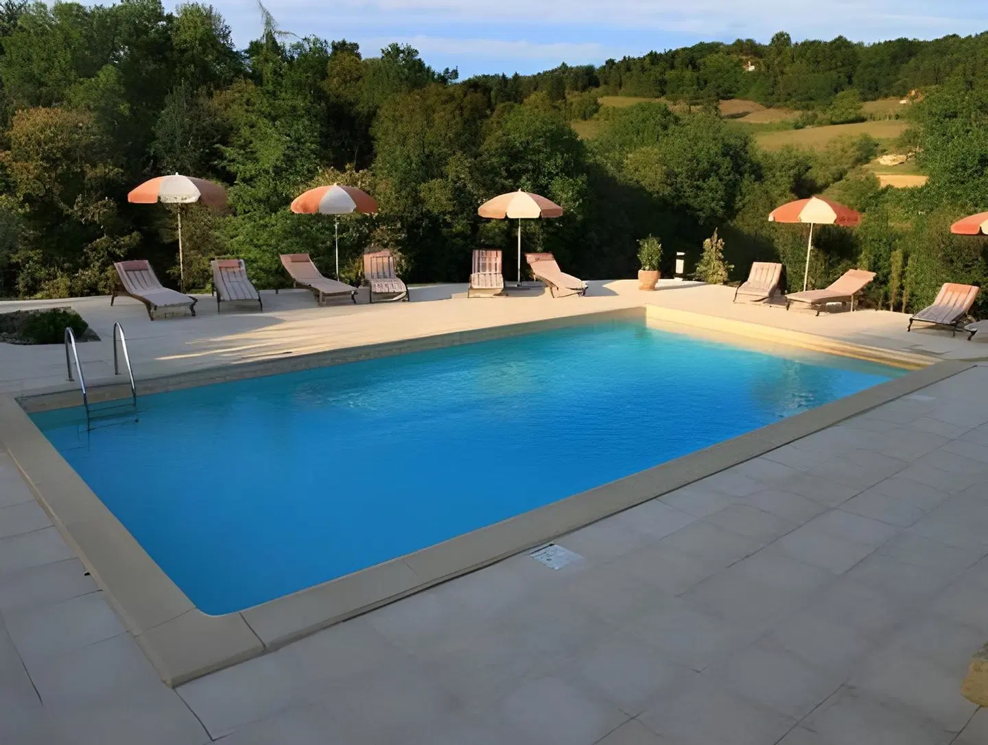 Chambres d'hôtes Les Peyrouses OUTDOOR_POOL