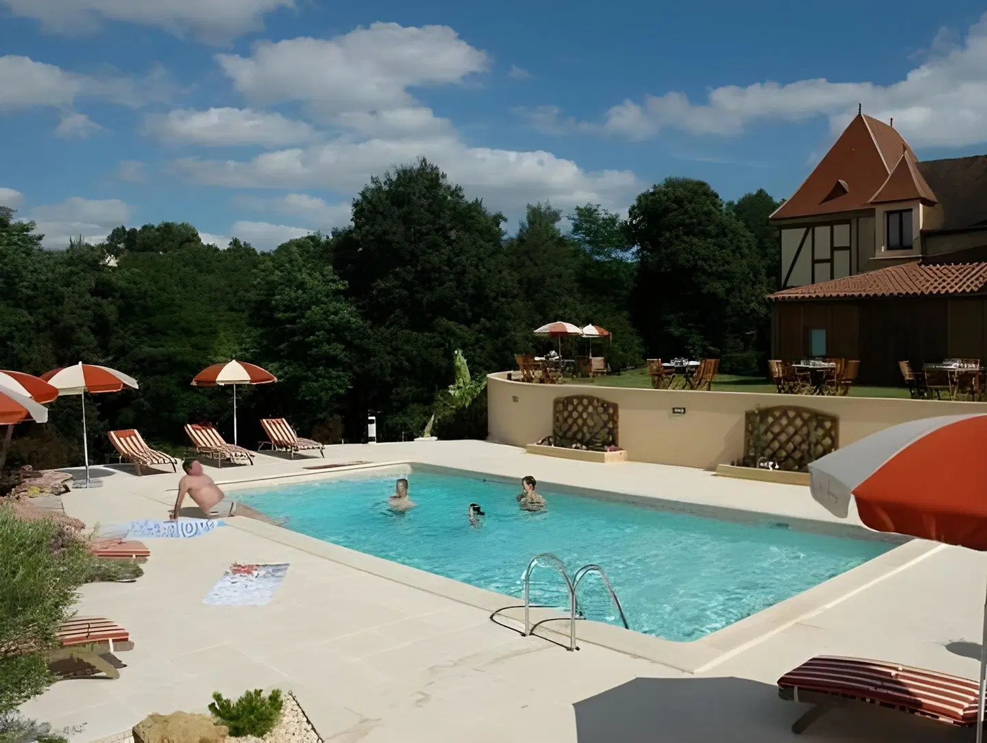 Chambres d'hôtes Les Peyrouses OUTDOOR_POOL