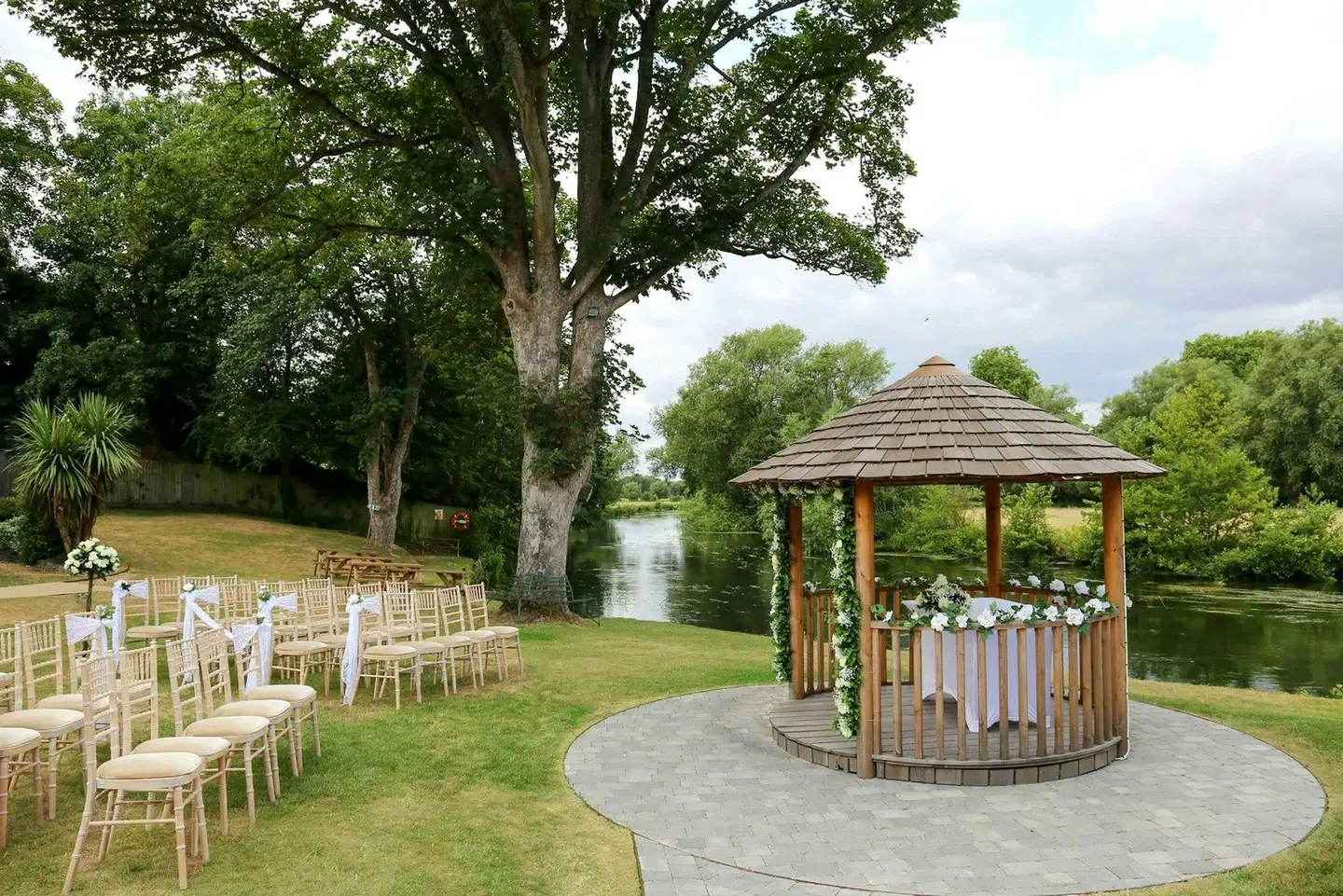 The Legacy Rose & Crown Garten