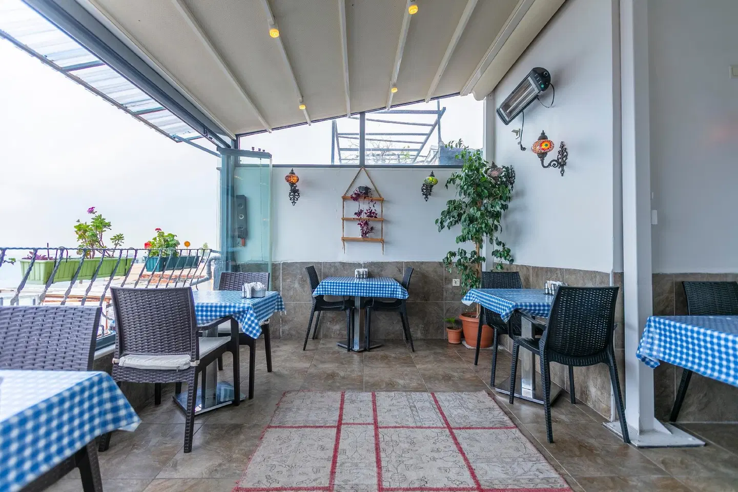 Stanpoli Hotel Restaurant
