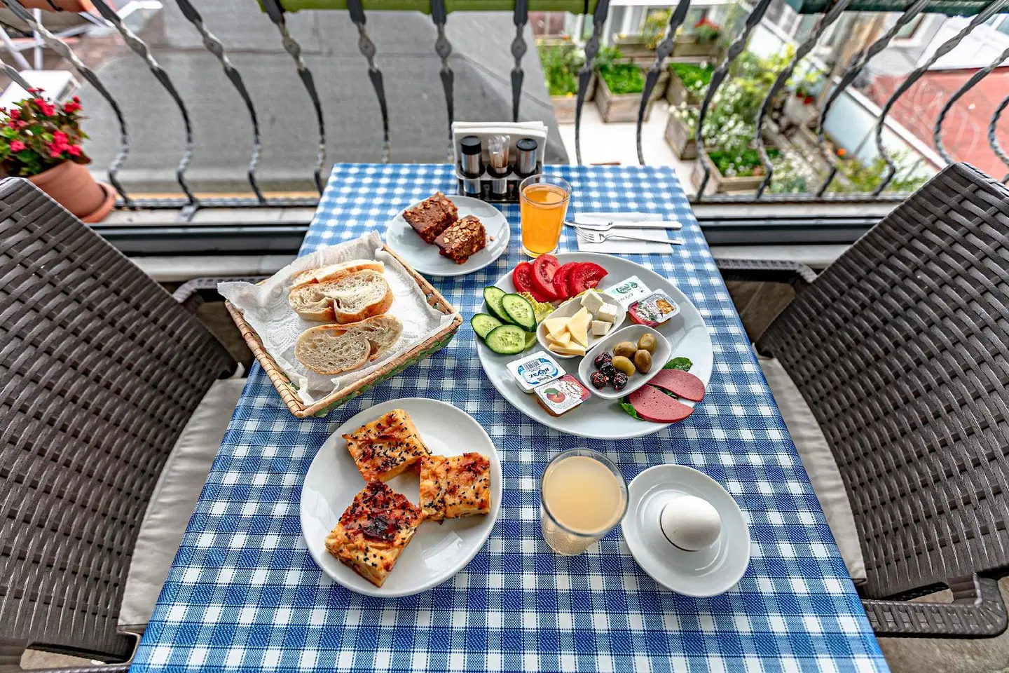 Stanpoli Hotel Restaurant