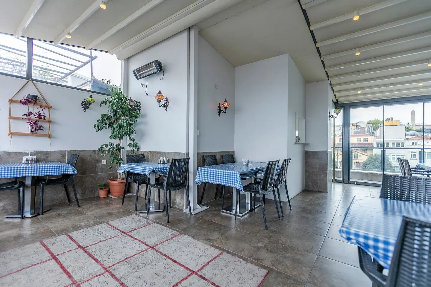 Stanpoli Hotel Restaurant