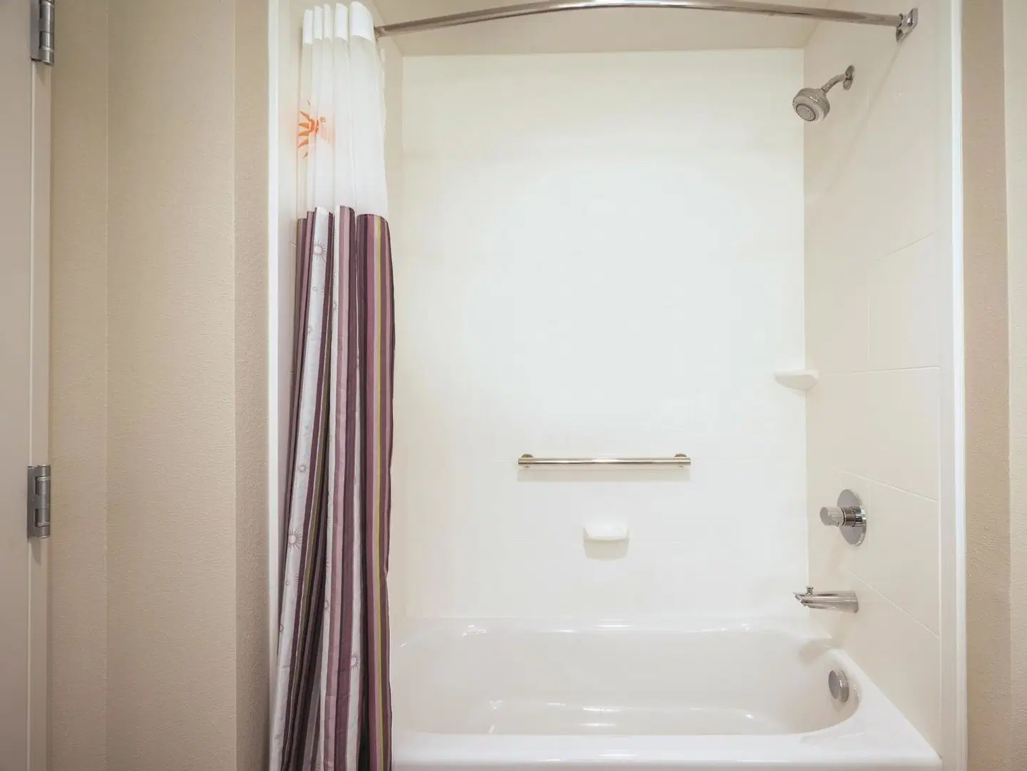 La Quinta Inn & Suites by Wyndham Memphis Downtown Badezimmer