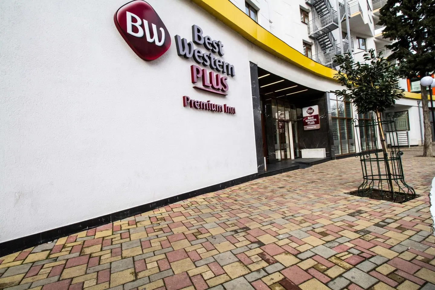 Best Western PLUS Premium Inn Hotel & Casino EXTERIOR