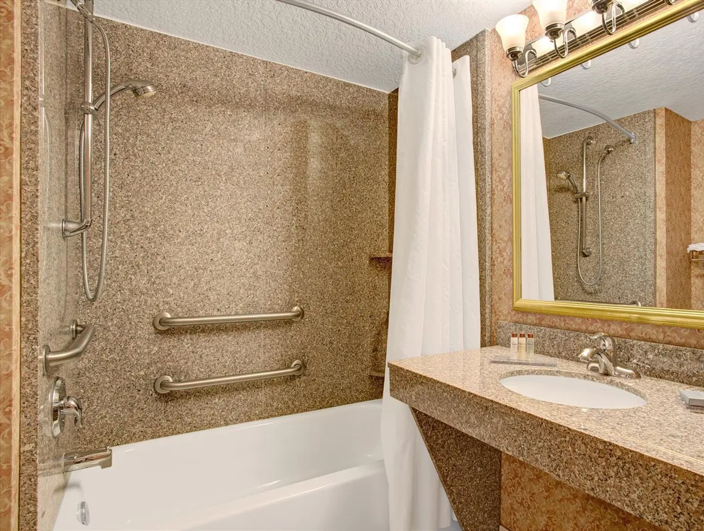 Best Western Plus St. Augustine I-95 Badezimmer