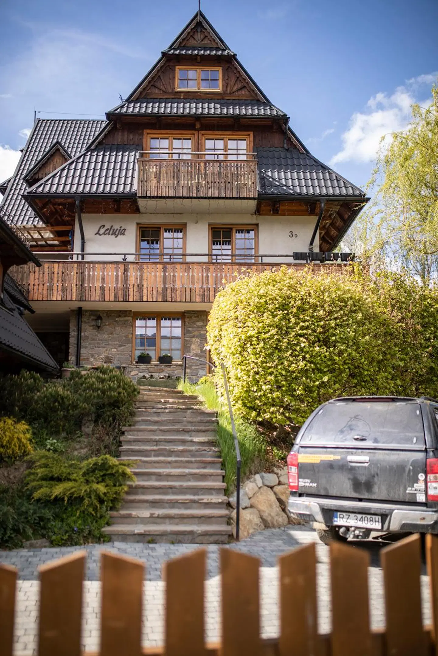 Willa Leluja EXTERIOR