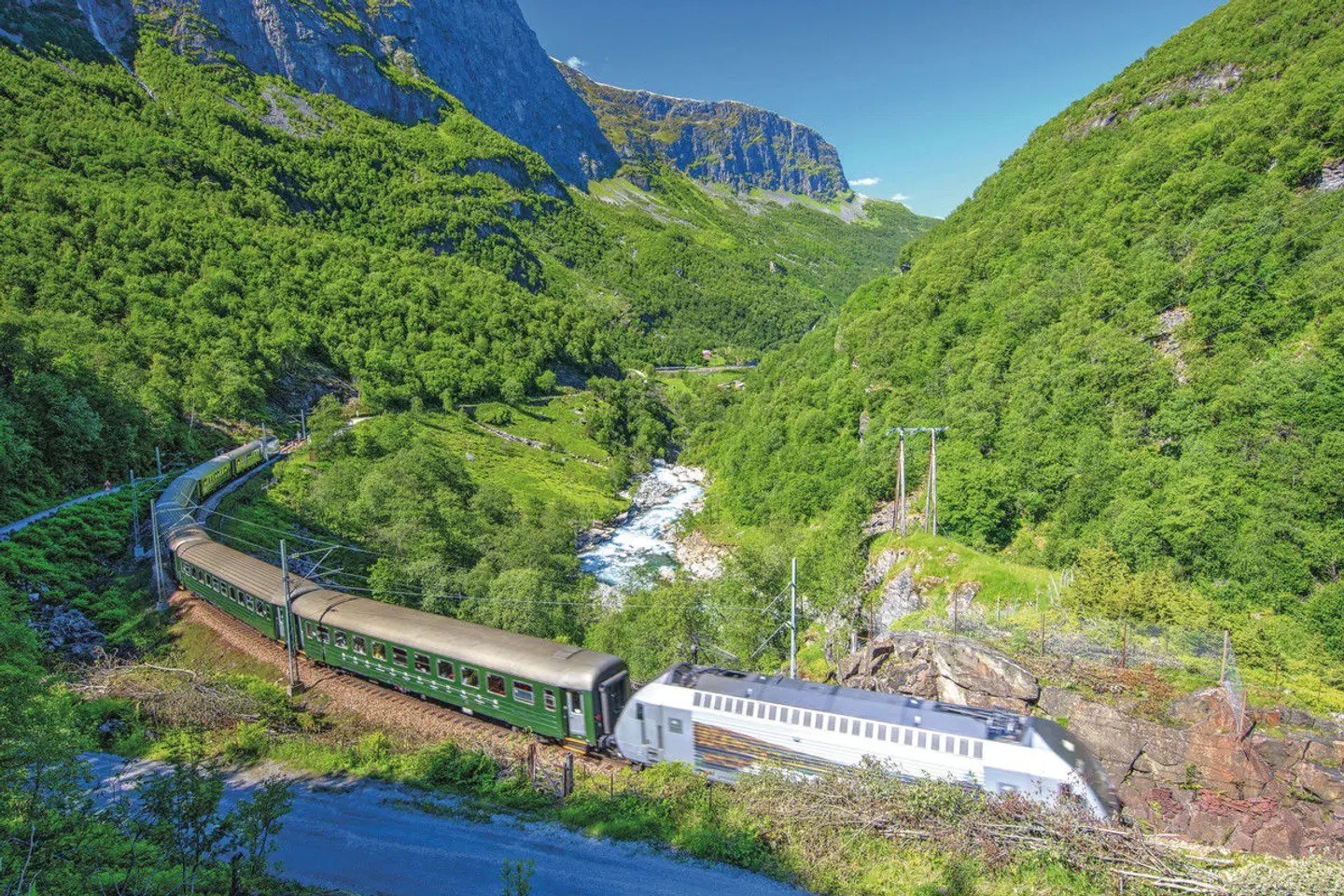 Mit Schiff und Bahn von Oslo nach Bergen LANDSCAPE
